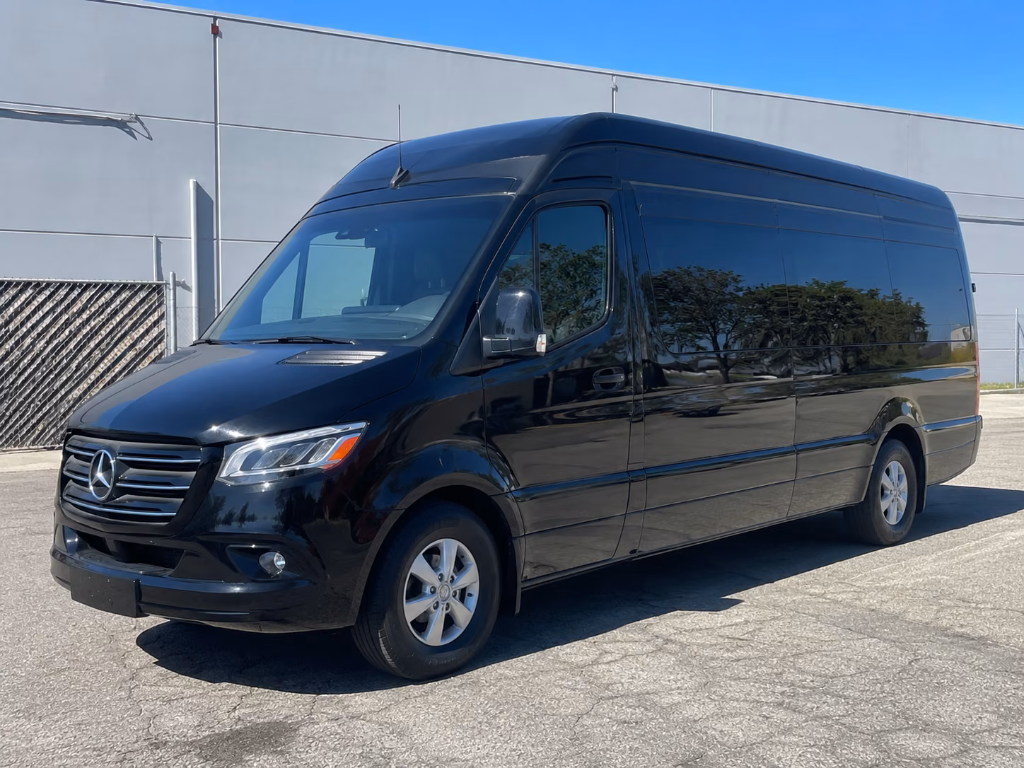 farmington hills get the whole group to the dance with farmington hills prom transportation