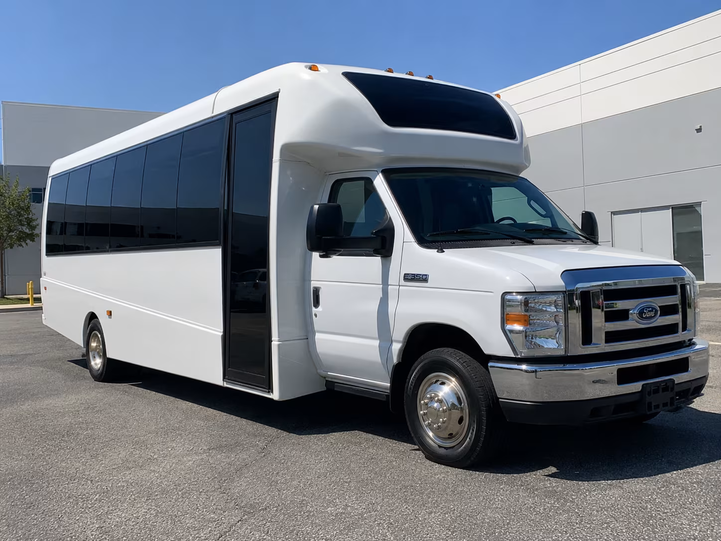 farmington hills warren charter buses