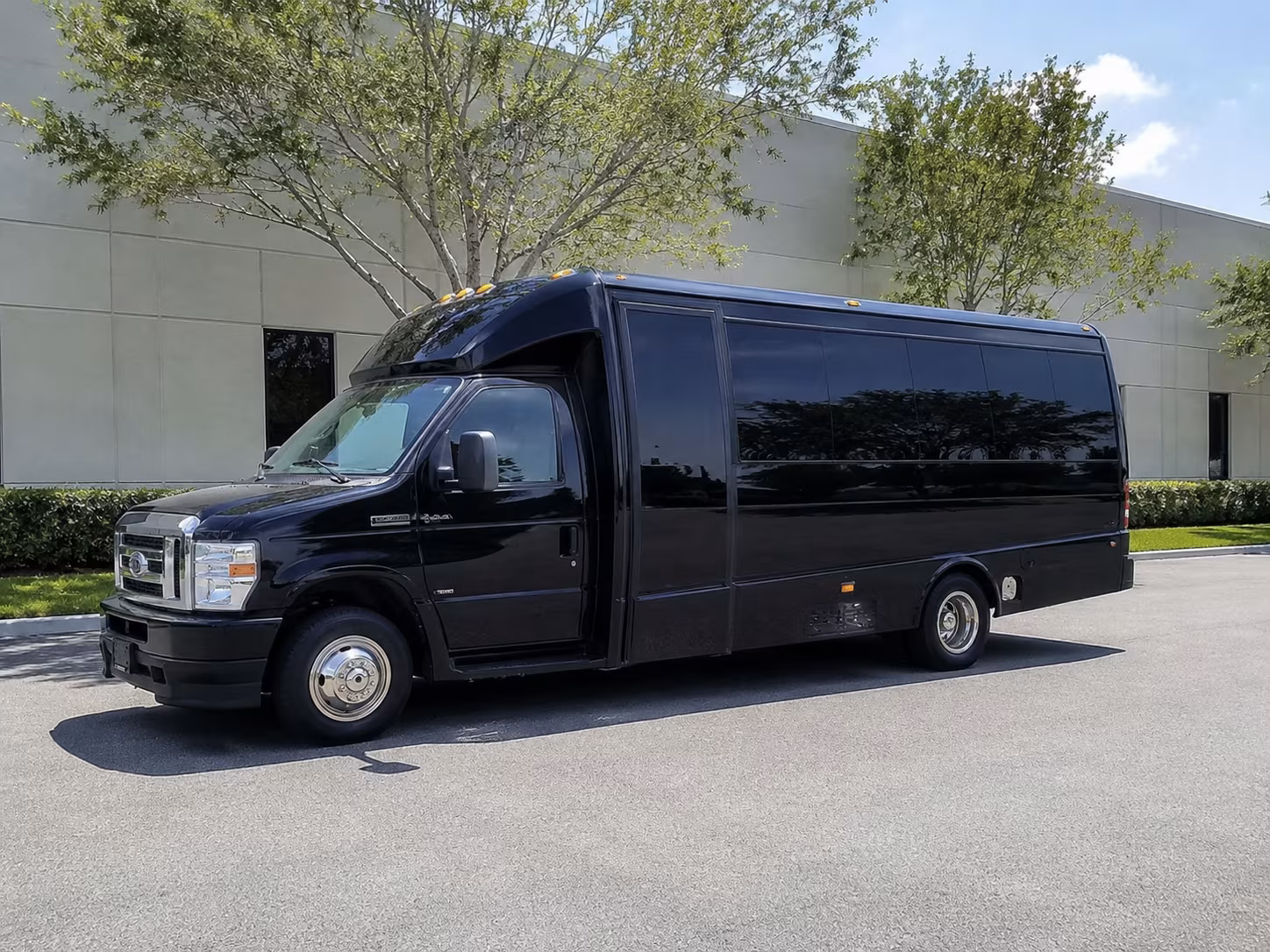 warrencharterbuscompany com lets you compare wedding and private event buses across the metro
